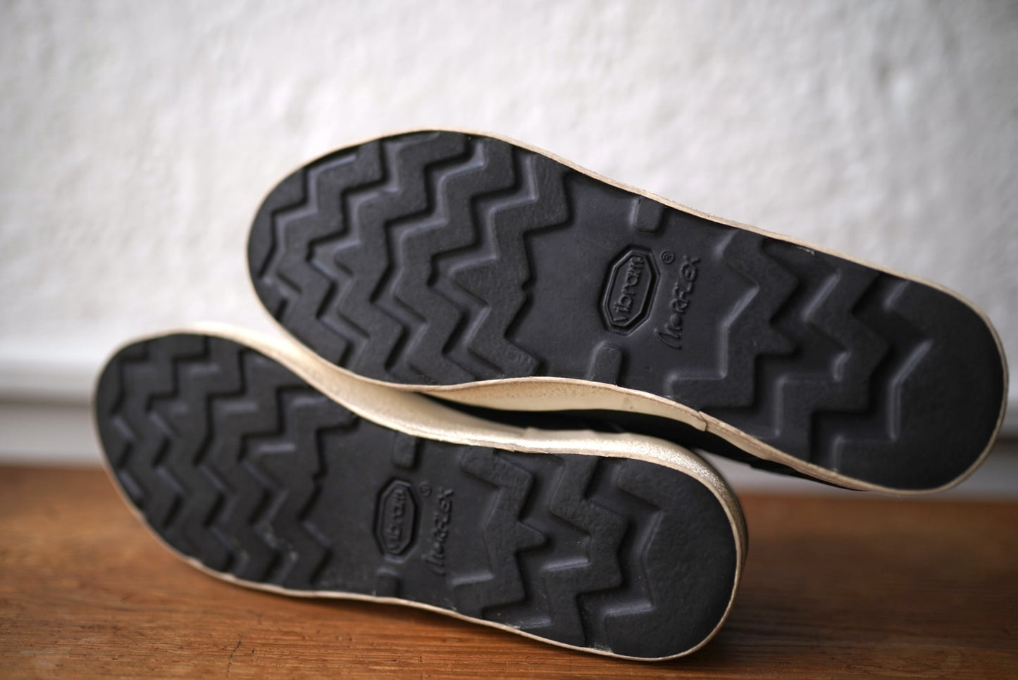 Orongo Matt Black オイルヌバックレザーローカットスニーカー / AFOUR(エーフォー)