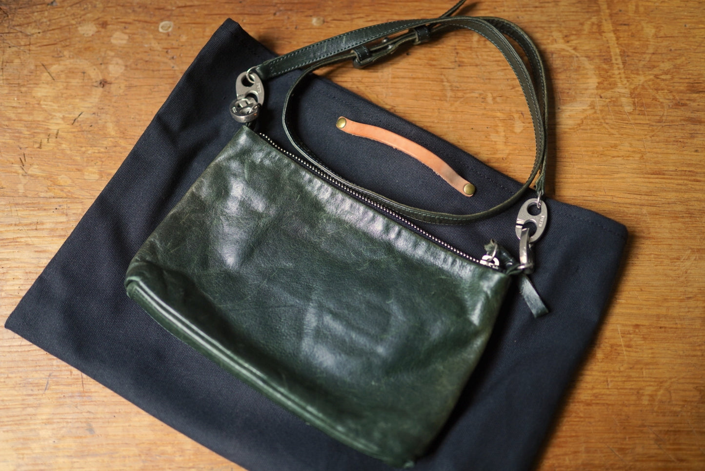 17SS One Tone Pouch Shoulder レザーショルダーバッグ ダークグリーン / CORNELIAN TAURUS(コーネリアンタウラス)