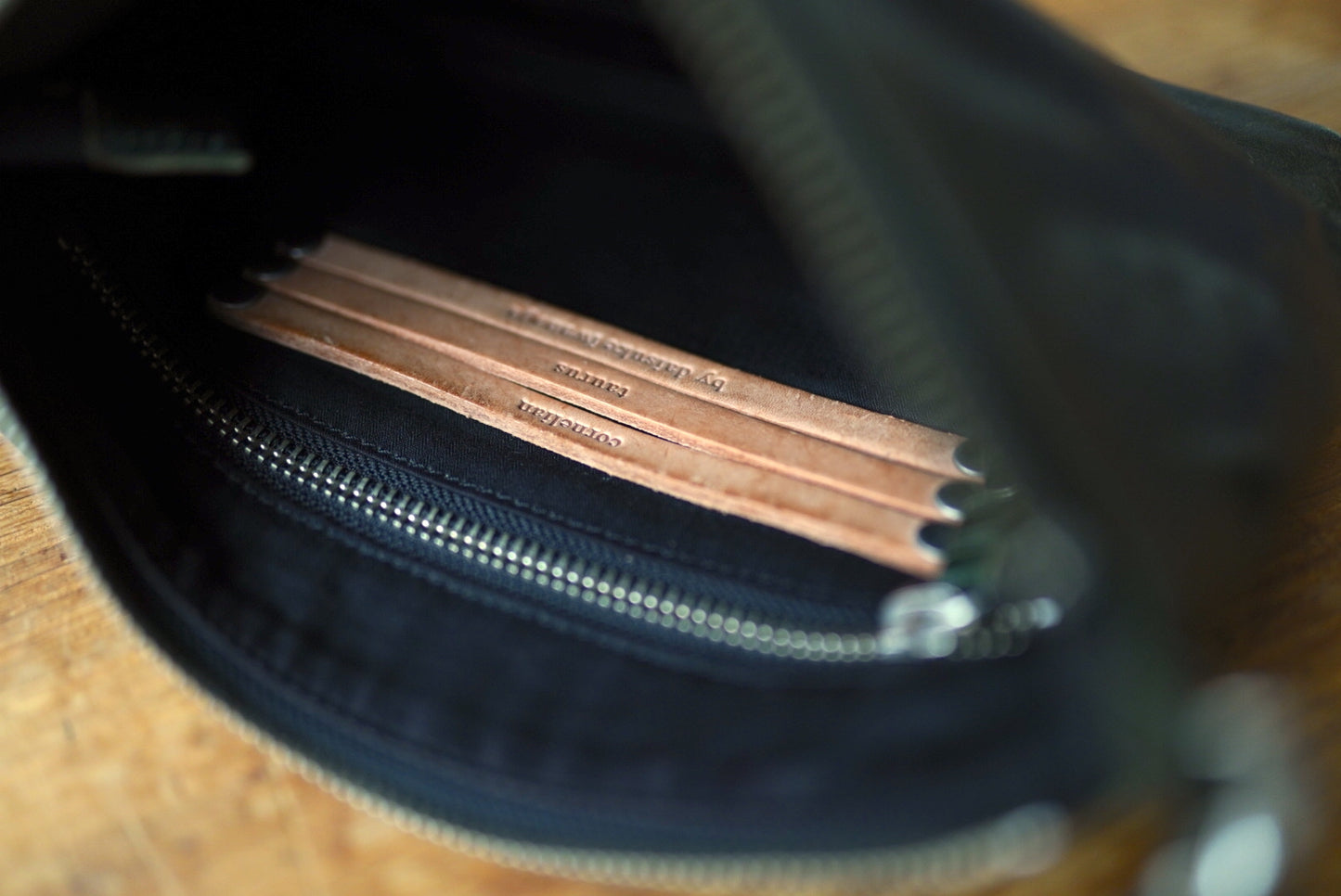 17SS One Tone Pouch Shoulder レザーショルダーバッグ ダークグリーン / CORNELIAN TAURUS(コーネリアンタウラス)