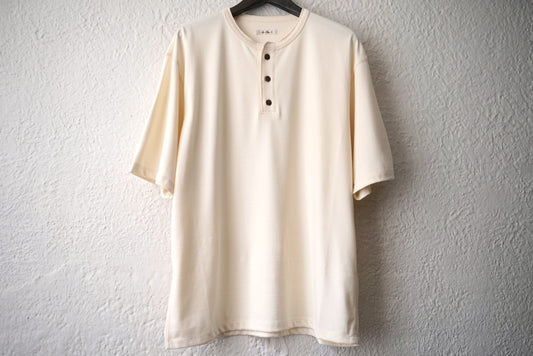 25SS TSHIRT002 HENLEY NECK SS T-SHIRT コットンシルク半袖ヘンリーネックトップス / calmlence(カームレンス)