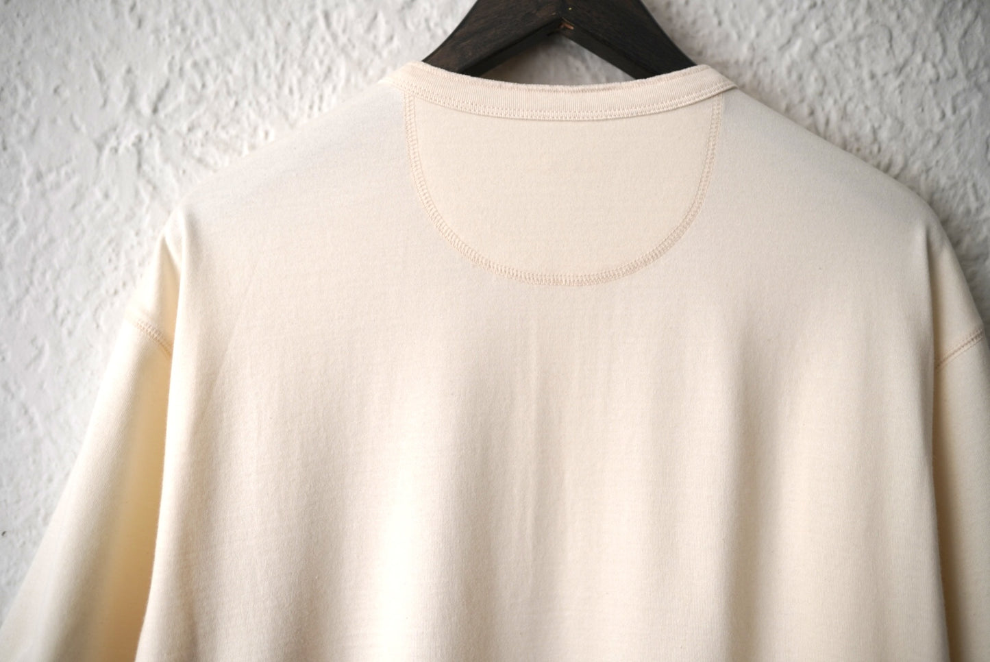 25SS TSHIRT002 HENLEY NECK SS T-SHIRT コットンシルク半袖ヘンリーネックトップス / calmlence(カームレンス)
