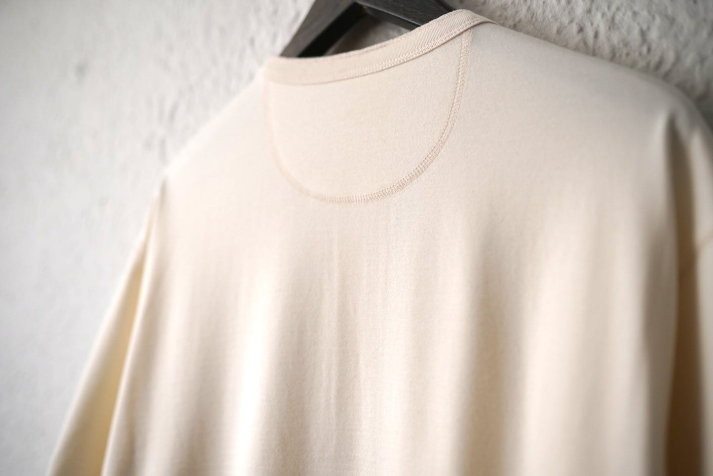 25SS TSHIRT002 HENLEY NECK SS T-SHIRT コットンシルク半袖ヘンリーネックトップス / calmlence(カームレンス)