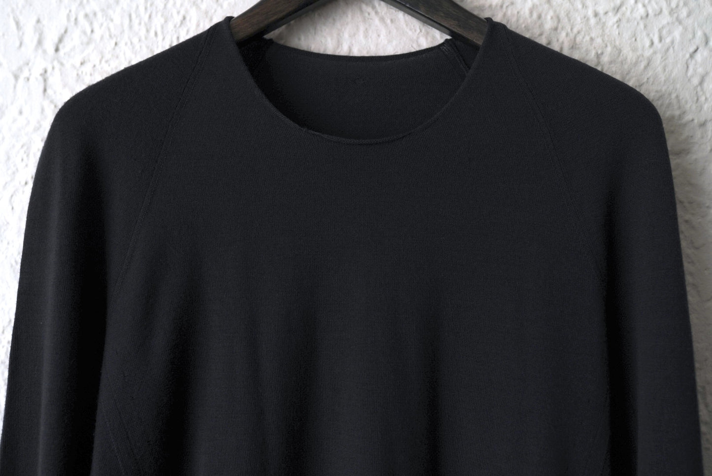 クルーネックニットセーター ブラック / LABEL UNDER CONSTRUCTION(レーベルアンダーコンストラクション)