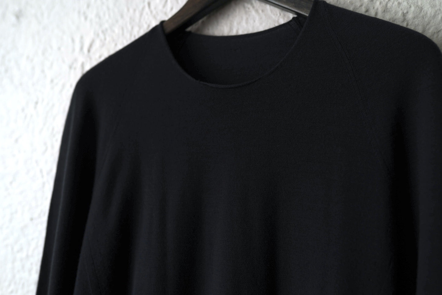 クルーネックニットセーター ブラック / LABEL UNDER CONSTRUCTION(レーベルアンダーコンストラクション)