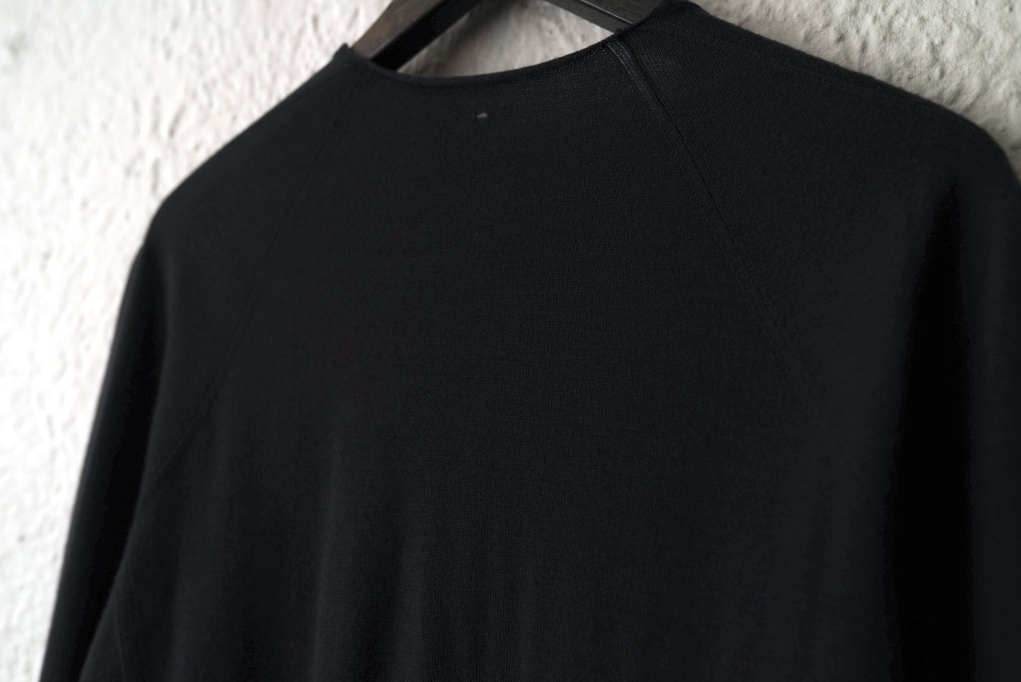 クルーネックニットセーター ブラック / LABEL UNDER CONSTRUCTION(レーベルアンダーコンストラクション)