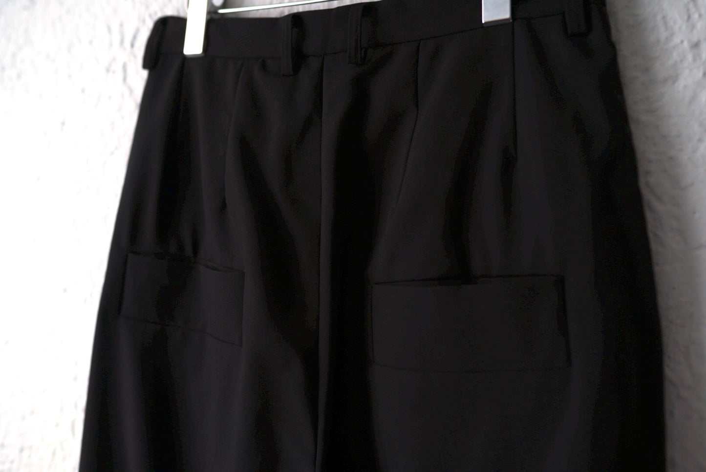 よそいきオーバータックパンツ / dulcamara(ドゥルカマラ)