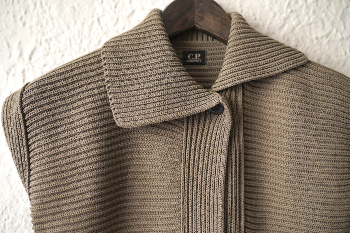 コットンノースリーブニットセーター / C.P COMPANY(シーピーカンパニー)