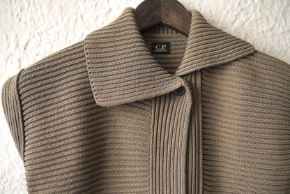 コットンノースリーブニットセーター / C.P COMPANY(シーピーカンパニー)