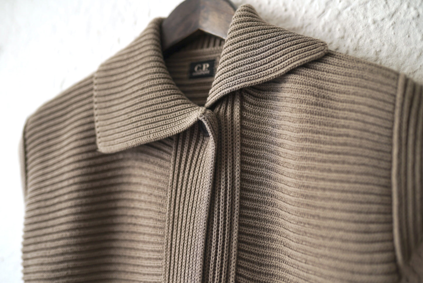 コットンノースリーブニットセーター / C.P COMPANY(シーピーカンパニー)