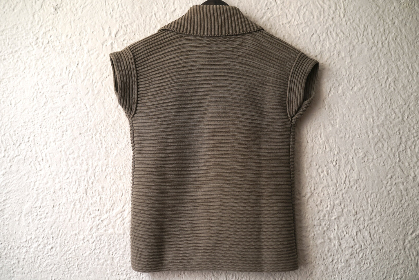 コットンノースリーブニットセーター / C.P COMPANY(シーピーカンパニー)