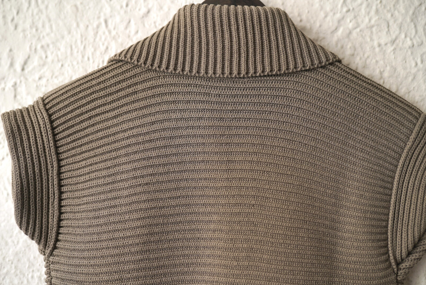 コットンノースリーブニットセーター / C.P COMPANY(シーピーカンパニー)