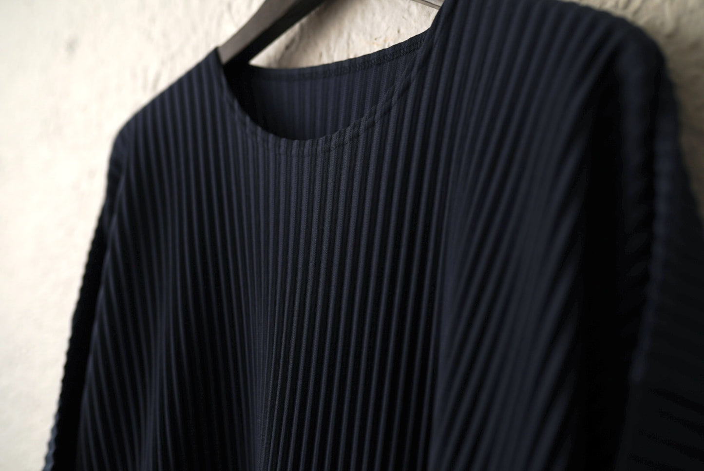 25SS MONTHLY COLOR JANUARY MIDNIGHT BLUE プリーツ長袖トップス / ISSEY MIYAKE HOMME PLISSE(イッセイミヤケ オムプリッセ)