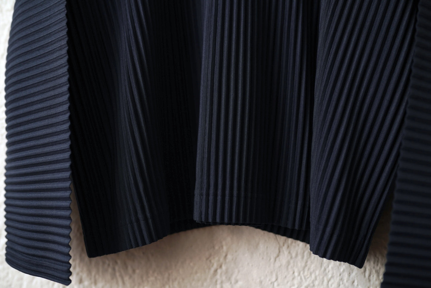25SS MONTHLY COLOR JANUARY MIDNIGHT BLUE プリーツ長袖トップス / ISSEY MIYAKE HOMME PLISSE(イッセイミヤケ オムプリッセ)