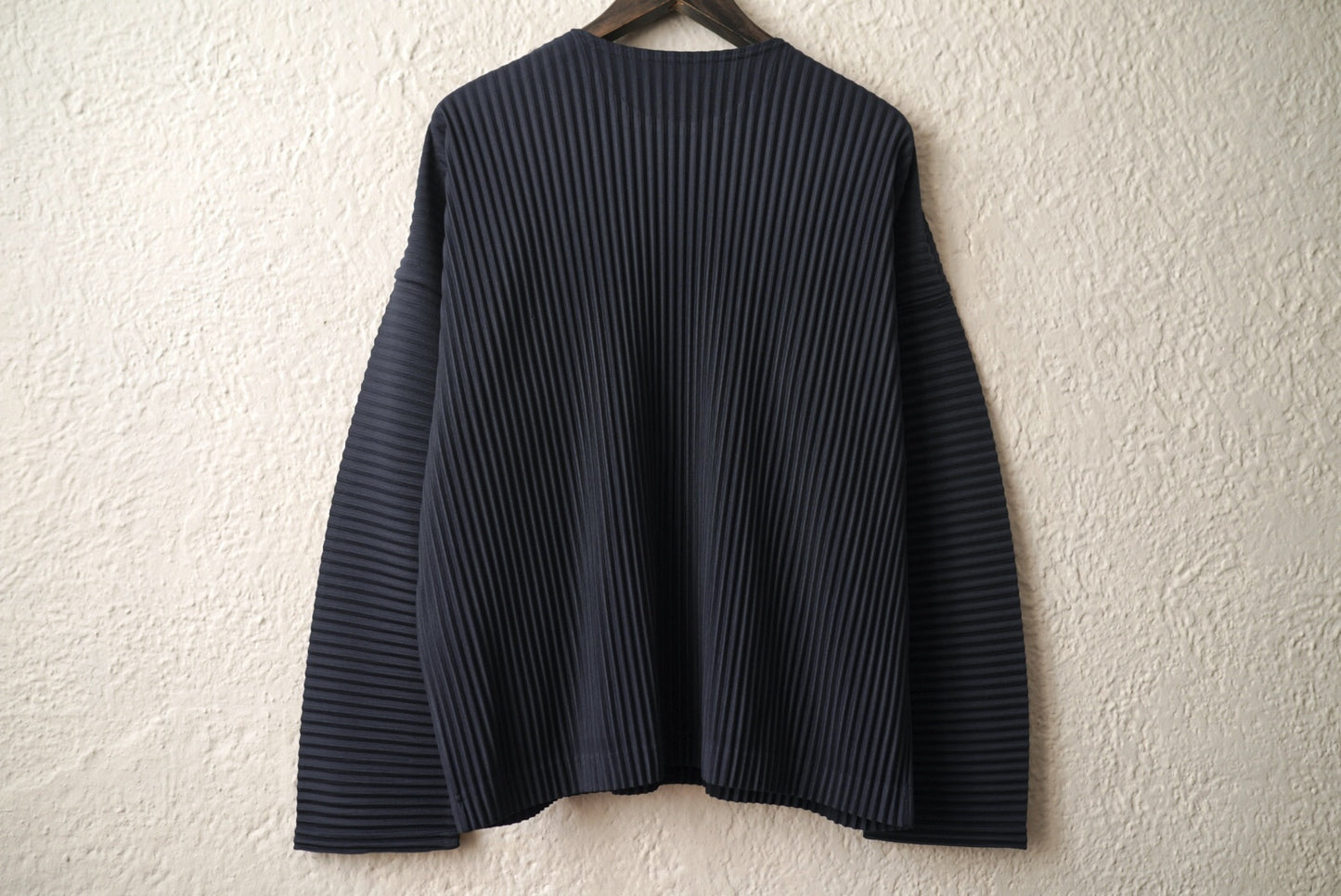 25SS MONTHLY COLOR JANUARY MIDNIGHT BLUE プリーツ長袖トップス / ISSEY MIYAKE HOMME PLISSE(イッセイミヤケ オムプリッセ)