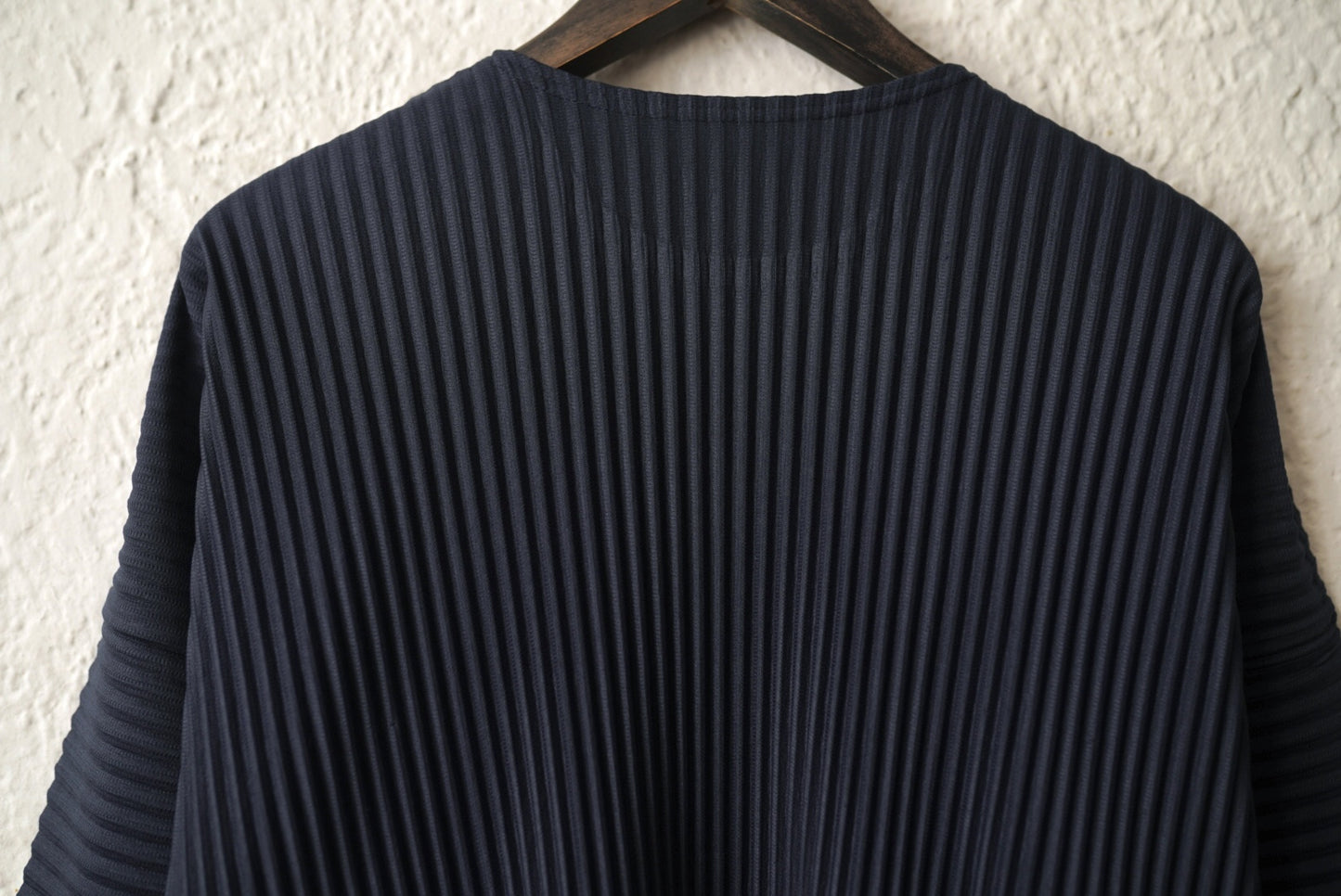 25SS MONTHLY COLOR JANUARY MIDNIGHT BLUE プリーツ長袖トップス / ISSEY MIYAKE HOMME PLISSE(イッセイミヤケ オムプリッセ)