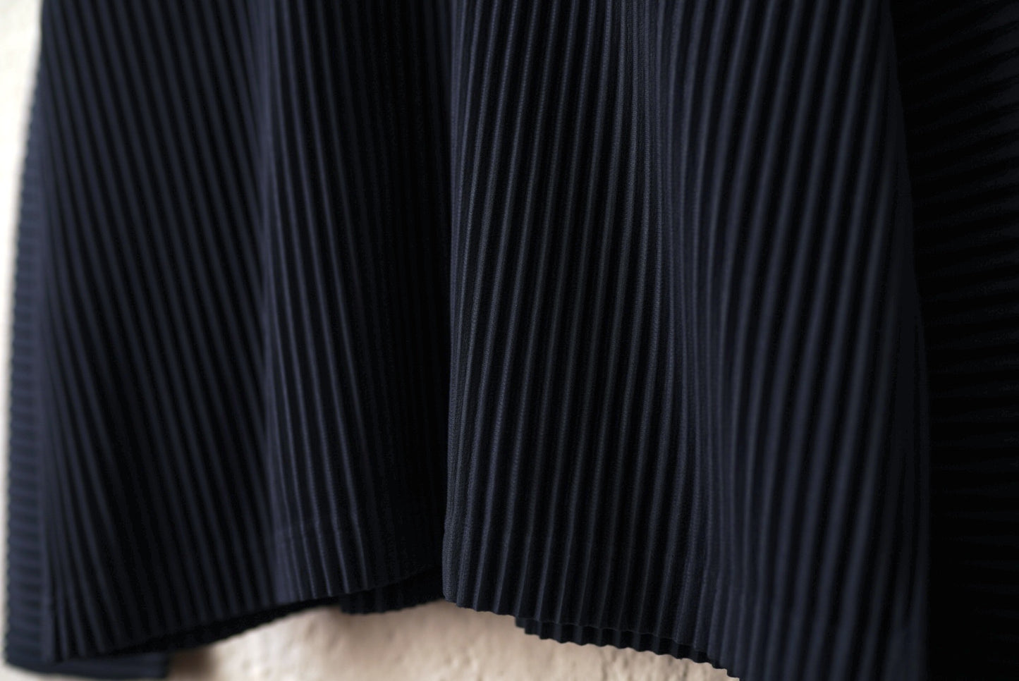 25SS MONTHLY COLOR JANUARY MIDNIGHT BLUE プリーツ長袖トップス / ISSEY MIYAKE HOMME PLISSE(イッセイミヤケ オムプリッセ)