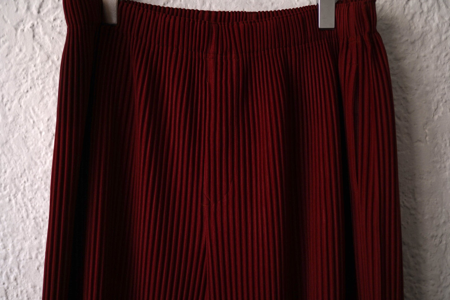 24AW プリーツイージーワイドパンツ ボルドー / ISSEY MIYAKE HOMME PLISSE(イッセイミヤケオムプリッセ)