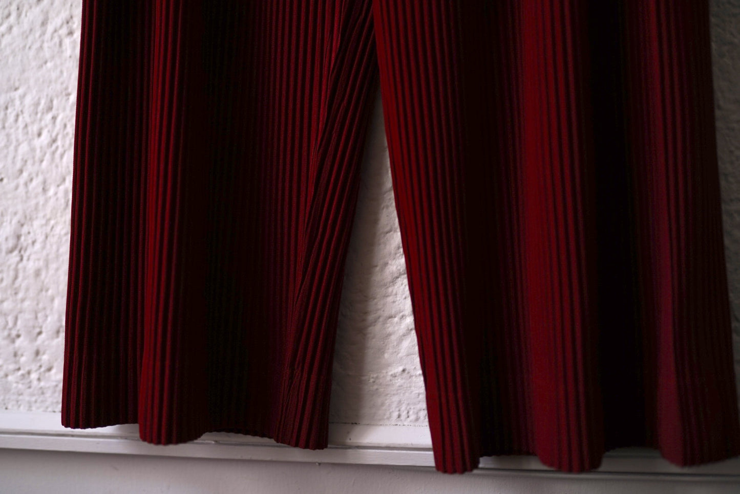 24AW プリーツイージーワイドパンツ ボルドー / ISSEY MIYAKE HOMME PLISSE(イッセイミヤケオムプリッセ)