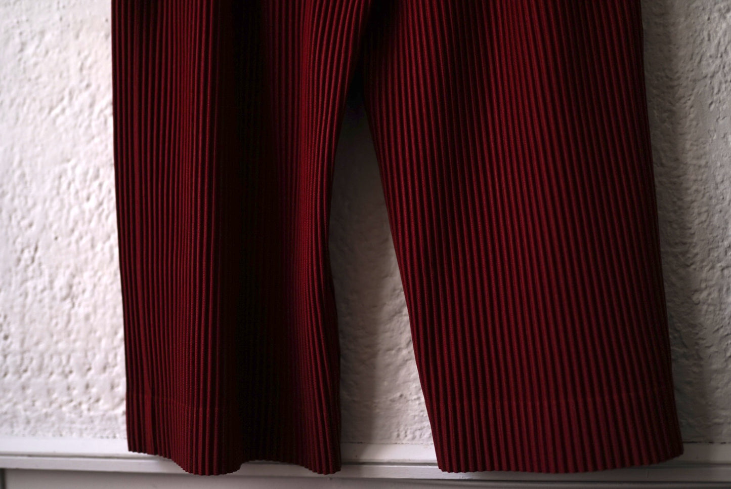 24AW プリーツイージーワイドパンツ ボルドー / ISSEY MIYAKE HOMME PLISSE(イッセイミヤケオムプリッセ)