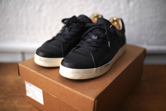 Orongo Matt Black オイルヌバックレザーローカットスニーカー / AFOUR(エーフォー)