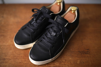 Orongo Matt Black オイルヌバックレザーローカットスニーカー / AFOUR(エーフォー)