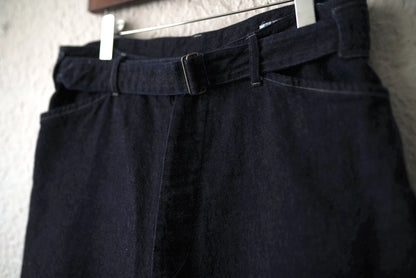 24AW ベルテッドインディゴデニムパンツ / COMOLI(コモリ)