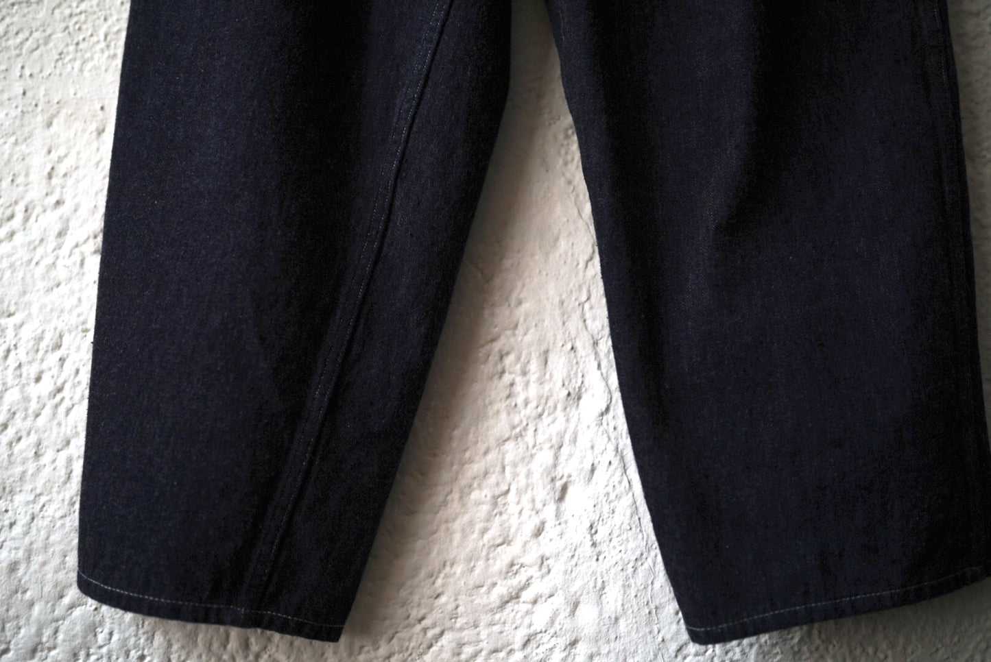 24AW ベルテッドインディゴデニムパンツ / COMOLI(コモリ)