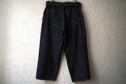 24AW ベルテッドインディゴデニムパンツ / COMOLI(コモリ)