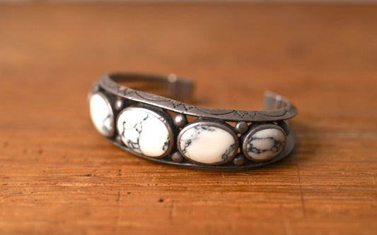 Navajo ナバホ族 ホワイトバッファロー バングル / Vintage(ヴィンテージ)