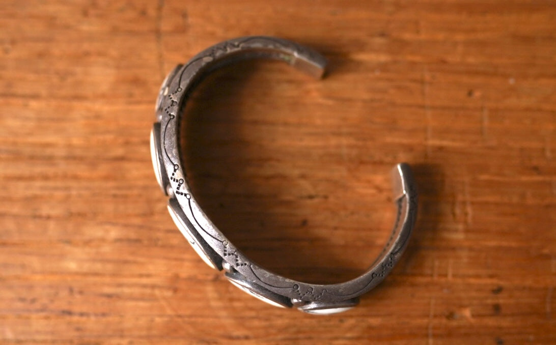 Navajo ナバホ族 ホワイトバッファロー バングル / Vintage(ヴィンテージ)