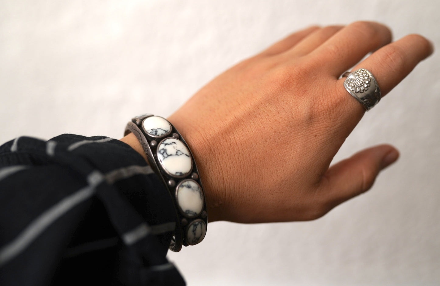 Navajo ナバホ族 ホワイトバッファロー バングル / Vintage(ヴィンテージ)