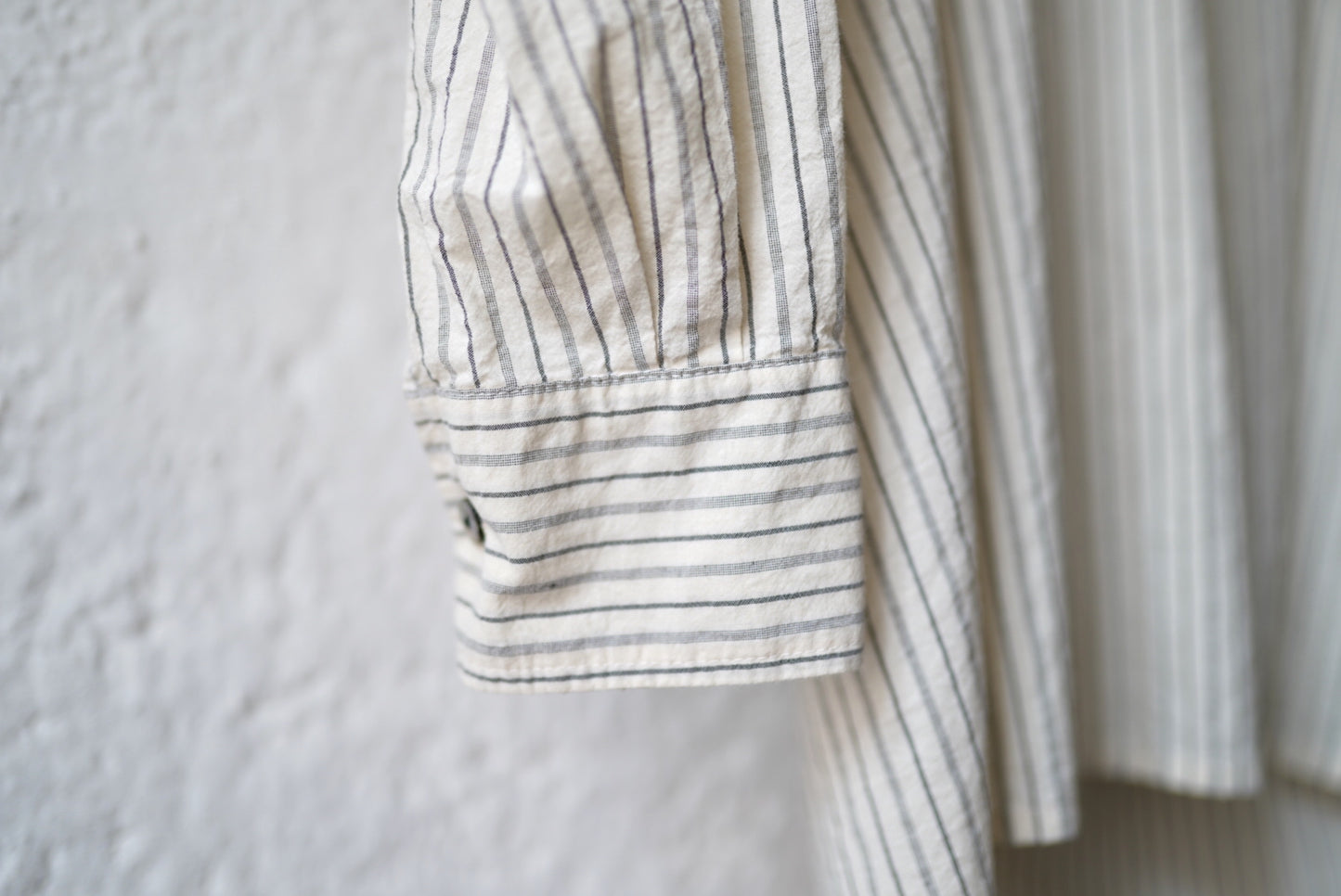 20SS コットンシルクストライプバンドカラーシャツ / Geoffrey.B.Small(ジェフリービースモール)