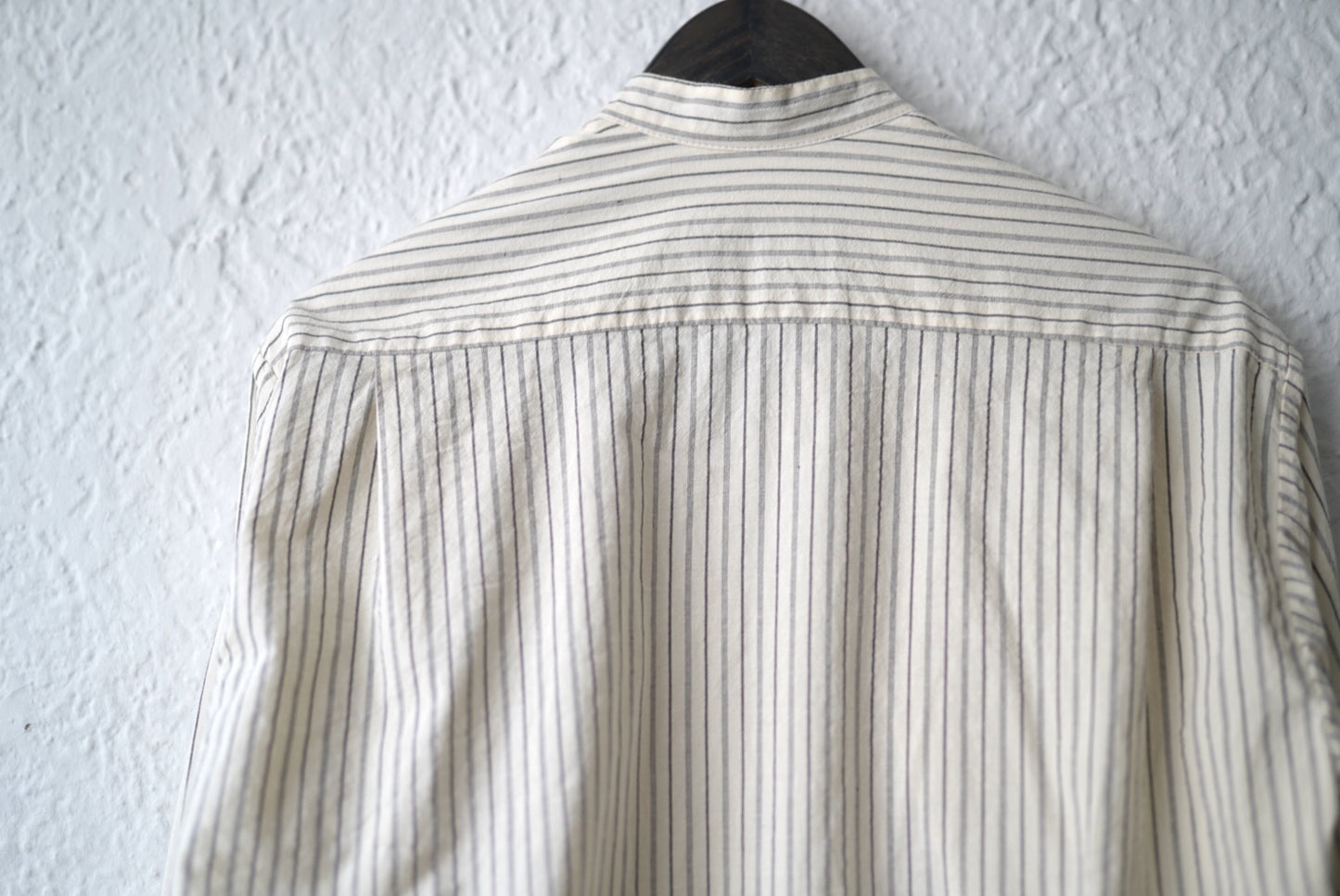 20SS コットンシルクストライプバンドカラーシャツ / Geoffrey.B.Small(ジェフリービースモール)