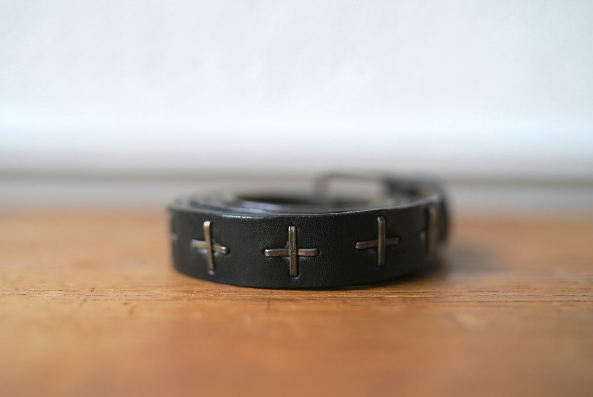 +Studded Q Buckle Belt シルバーステープルレザーベルト / m.a+(エムエークロス)