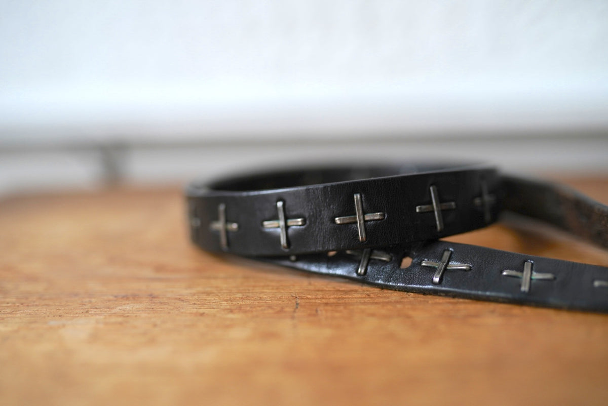 +Studded Q Buckle Belt シルバーステープルレザーベルト / m.a+(エムエークロス)
