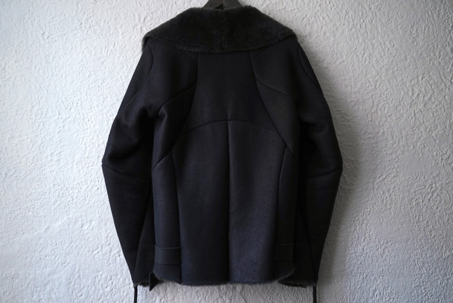 23AW ベビーラムムートンハイネックレザージャケット / D.HYGEN(ディーハイゲン)