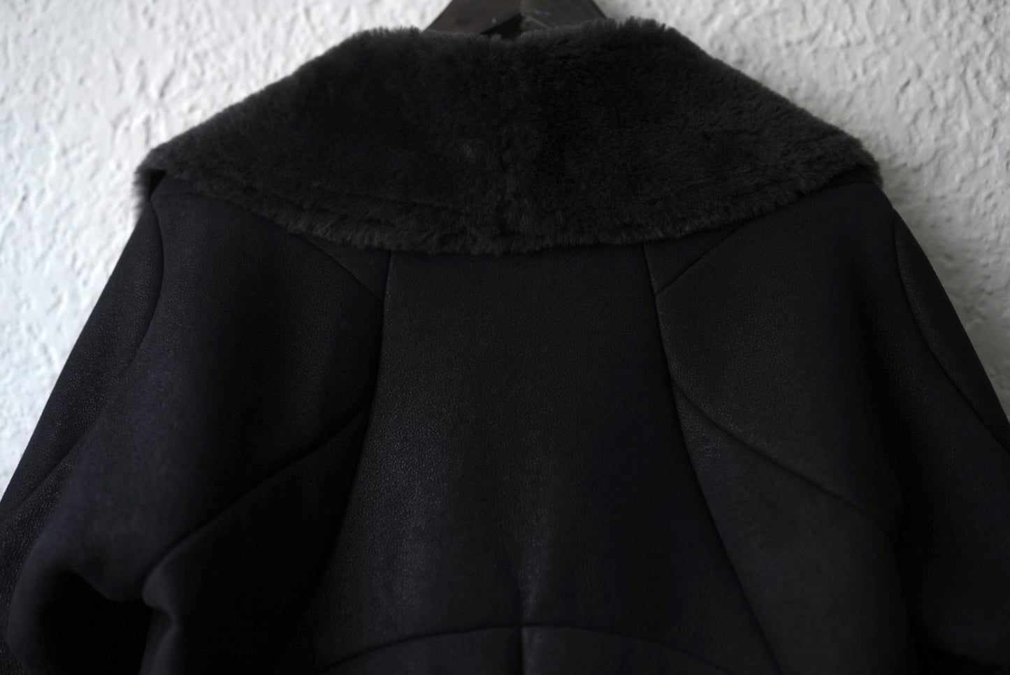 23AW ベビーラムムートンハイネックレザージャケット / D.HYGEN(ディーハイゲン)