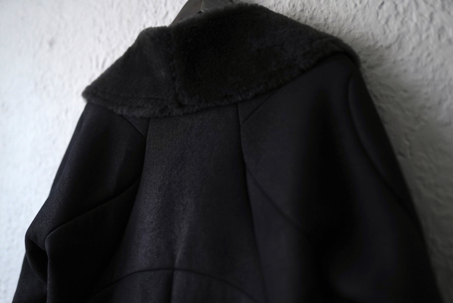 23AW ベビーラムムートンハイネックレザージャケット / D.HYGEN(ディーハイゲン)