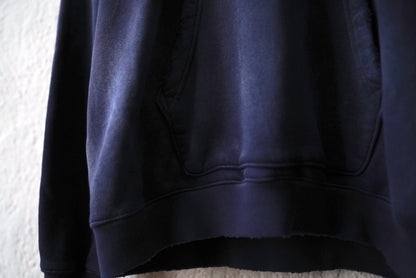 OVERSIZE CROP HOODIE ヴィンテージ加工プルオーバーパーカー / MOOJI MOOJI(ムージムージ)