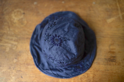 刺繍バケットハット / by Walid(バイウォリッド)