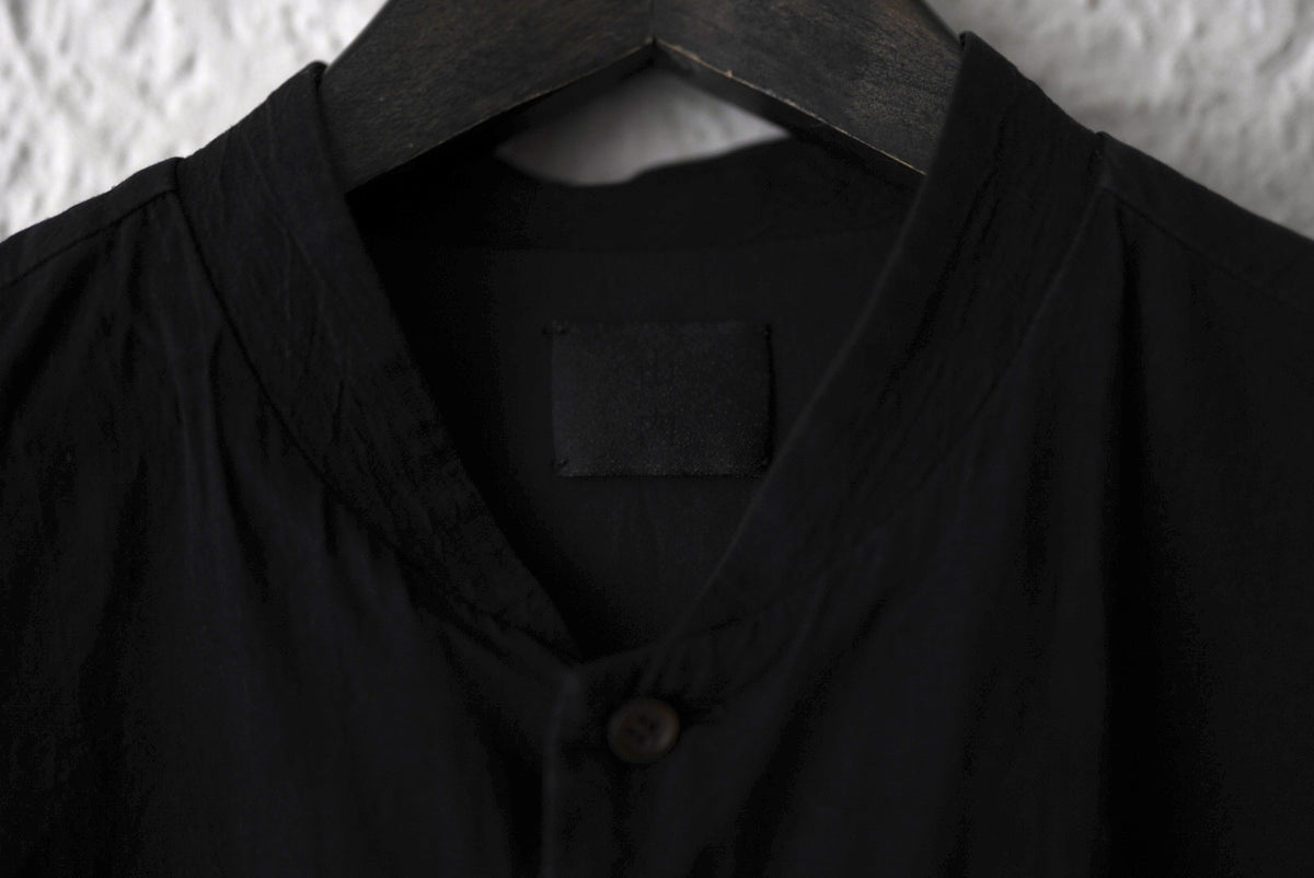18AW 塩縮加工コットンリネンノーカラーシャツ ブラック / 山内