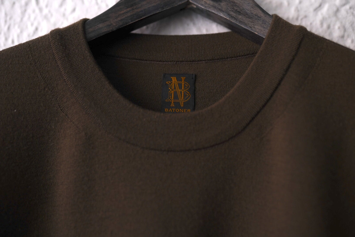 20AW 32G SMOOTH WOOL CREW NECK クルーネックニットセーター カーキ / BATONER(バトナー)