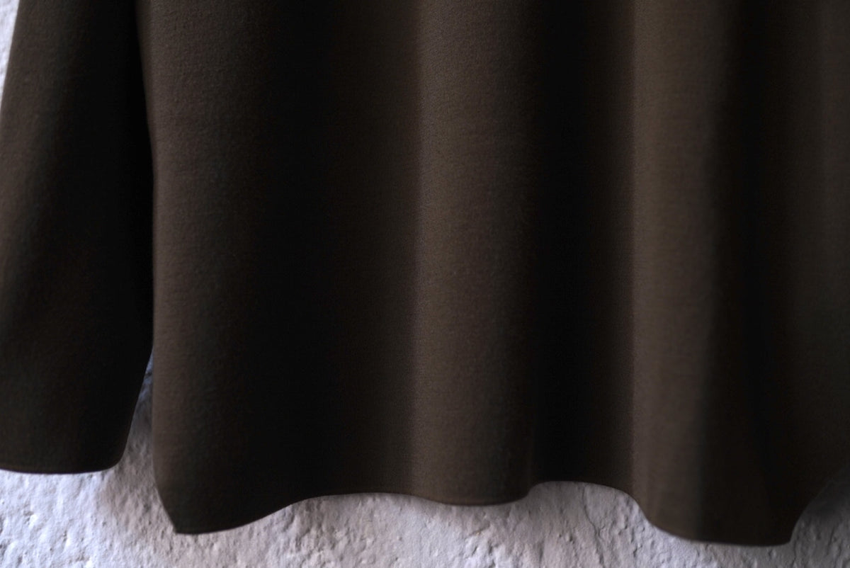 20AW 32G SMOOTH WOOL CREW NECK クルーネックニットセーター カーキ / BATONER(バトナー)