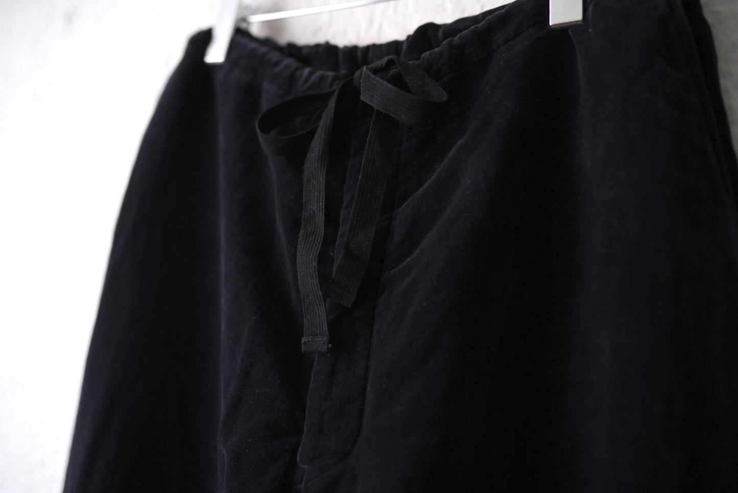 19AW 表面剥がれ加工 別珍ドローストリングパンツ / COMOLI(コモリ)