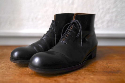 Slit High コードヴァンレザーアンクルブーツ / PETROSOLAUM(ペトロオラウム)